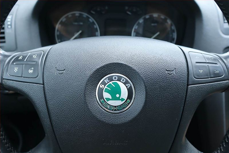 Škoda Octavia (2008) Laurin&Klement 2.0 TDI - fotka 19 z 24
