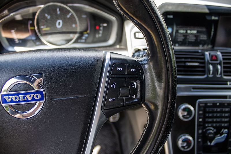 Volvo XC60 Rdesign, nový motor v záruce - fotka 24 z 33