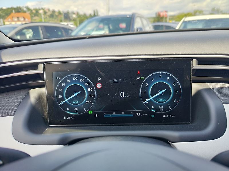 Hyundai Tucson 1.6T-GDI/195kW Smart 4x4 PHEV - fotka 16 z 32