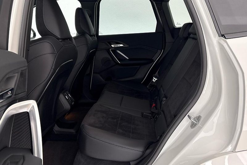 BMW iX1 eDrive20 - fotka 8 z 23