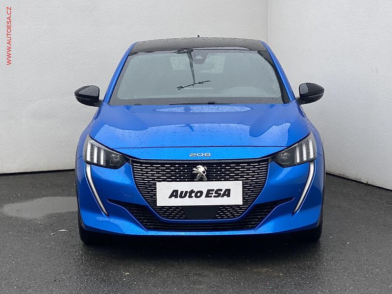 Peugeot 208 (2020) 1.2 PT, GT Line, navi, panor - fotka 2 z 17