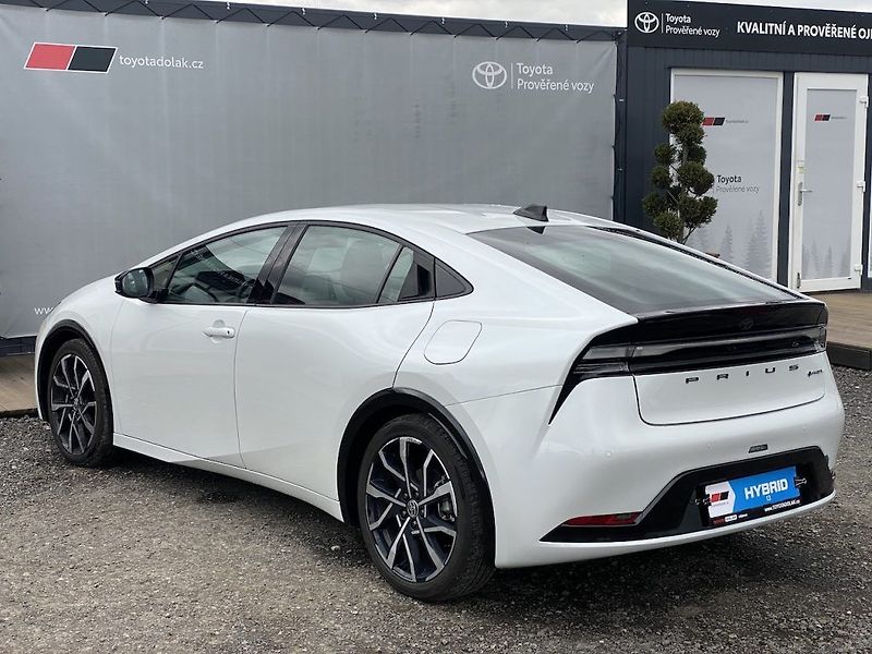 Toyota Prius 2.0Plug-in, ČR-1m, Prestige - fotka 4 z 34