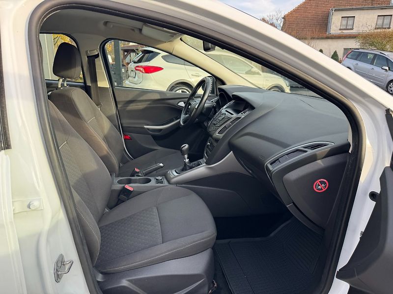 Ford Focus (2013) Trend 1.6 TDCi - fotka 26 z 29