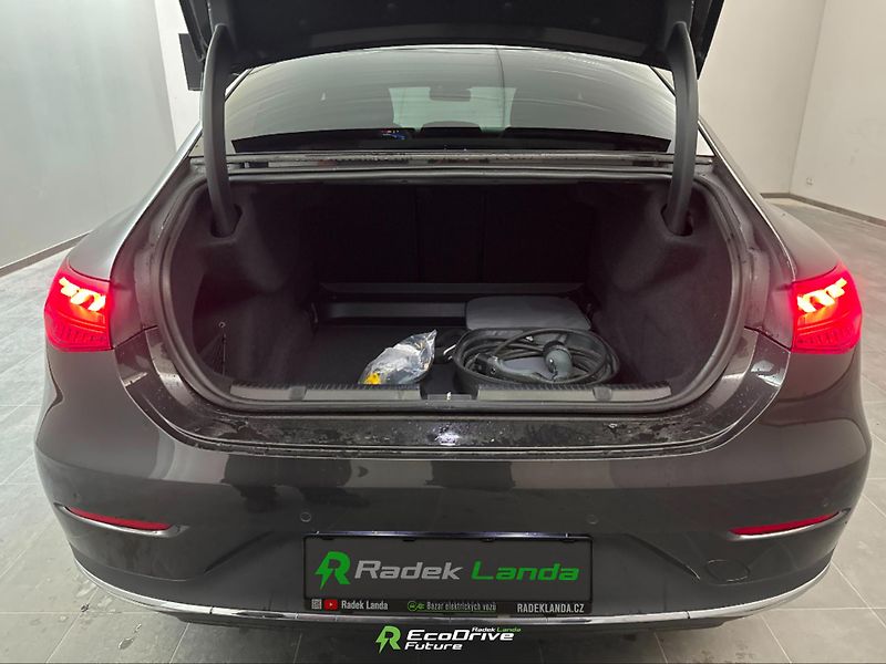 Mercedes-Benz EQE (2023) Electric Art, Panorama - fotka 10 z 13