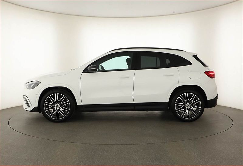Mercedes-Benz GLA (2025) 180, AMG Line, Navigace - fotka 3 z 25