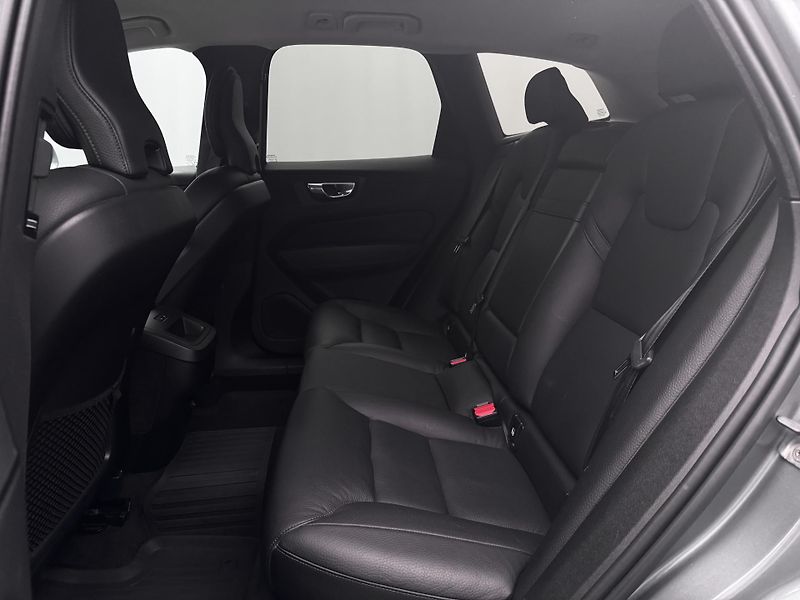 Volvo XC60 D4 AWD MOMENTUM PRO  - fotka 6 z 42