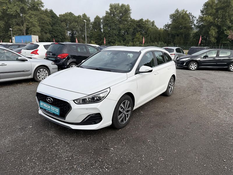 Hyundai i30 1.6 CRDi - fotka 3 z 23