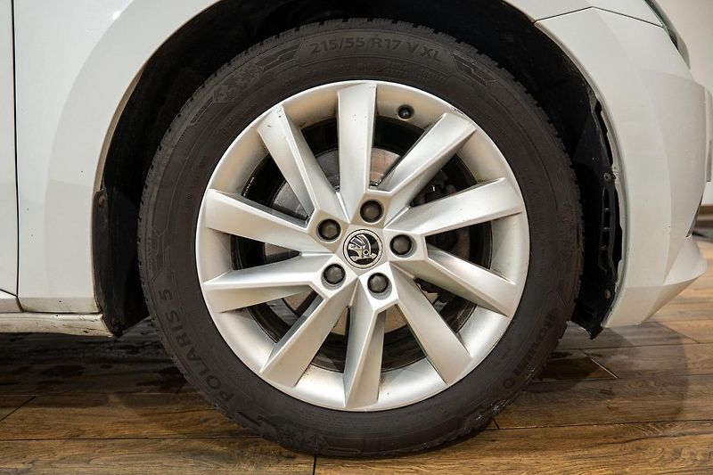 Škoda Superb 1.6 TDI 88 kW - fotka 23 z 25