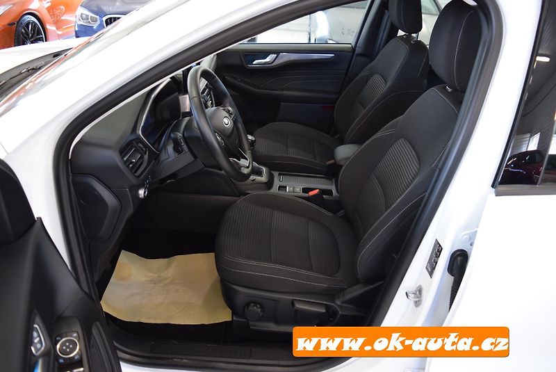Ford Kuga 1.5 EBLUE TITANIUM 56 000 KM - fotka 14 z 57