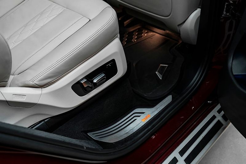BMW X7 40i - fotka 24 z 27
