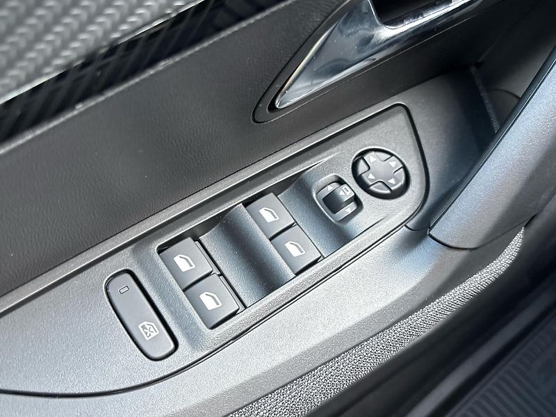 Peugeot 2008 STYLE - fotka 21 z 29