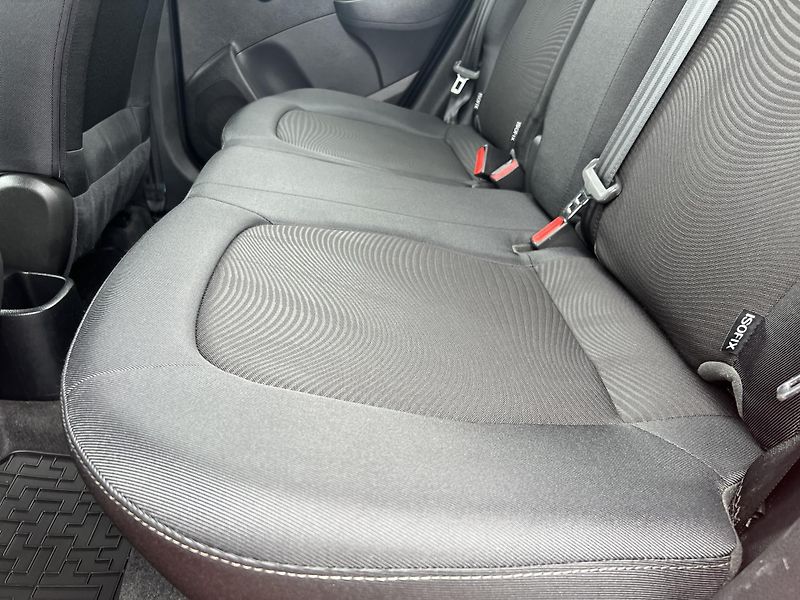 Hyundai i10 1.0i 49kw ABS KOUPENO V ČR - fotka 17 z 31