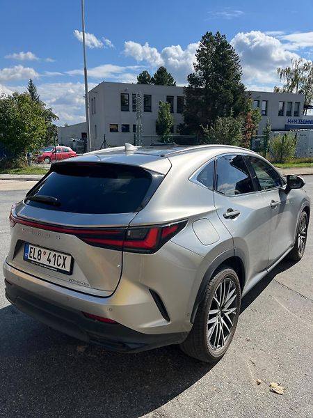 Lexus NX 450h plus (2024) 450H+ 2,5PHEV EXECUTIVE TOP 1A - fotka 3 z 7