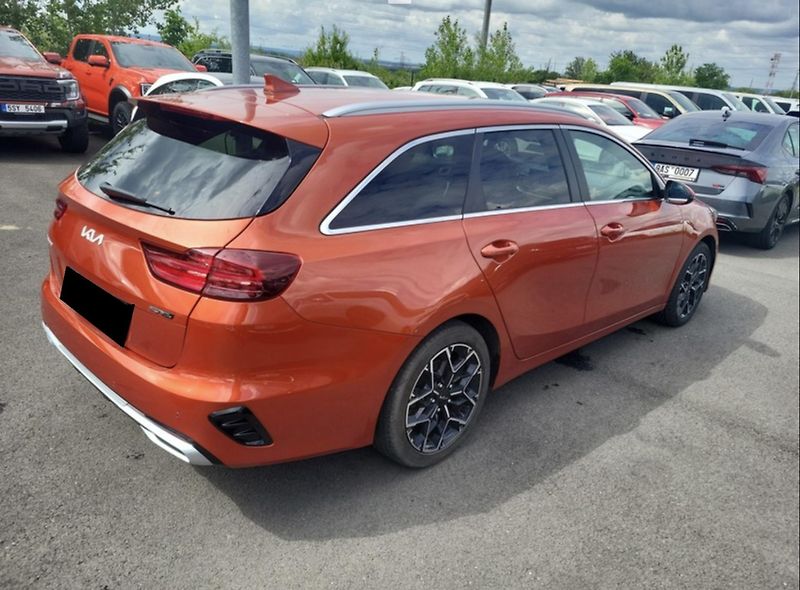 Kia Ceed 1.5T-GDi 118kW GT LINE AUTOMAT - fotka 4 z 10