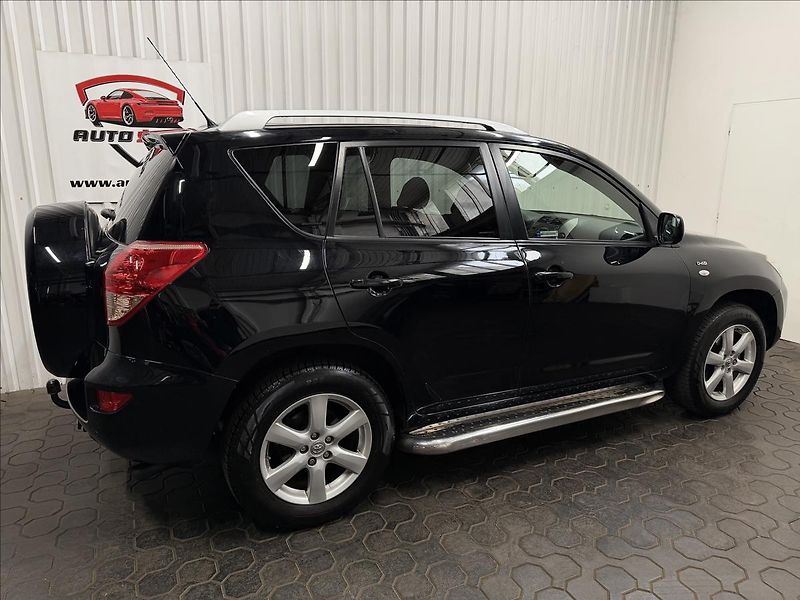 Toyota RAV4 2.2 D-4D 100kW ČR 1MAJITEL - fotka 9 z 32