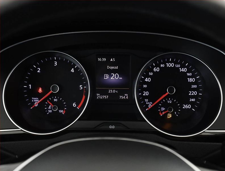 Volkswagen Passat (2016) 2.0 TDI, Kůže, Navi, Tempomat - fotka 9 z 17