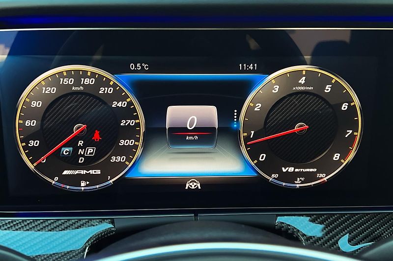 Mercedes-Benz Třídy E (2017) E63S AMG 4Matic+ V8 Biturbo - fotka 52 z 99