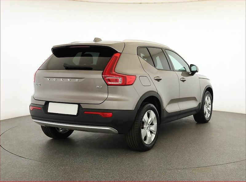 Volvo XC40 (2021) B4 - fotka 5 z 17