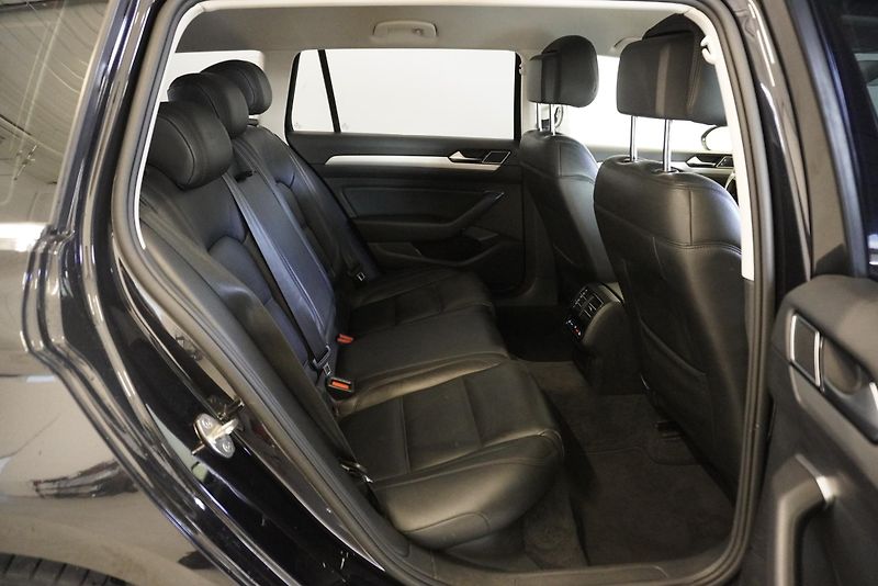 Volkswagen Passat 2.0TDi HIGHLINE DSG - fotka 29 z 42