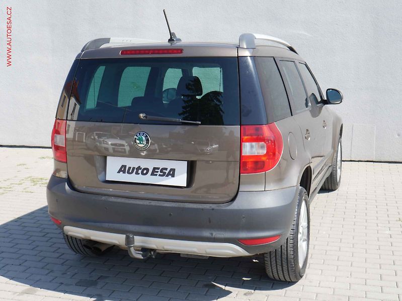 Škoda Yeti (2011) 2.0 TDi 4x4, Elegance, xenon - fotka 4 z 20