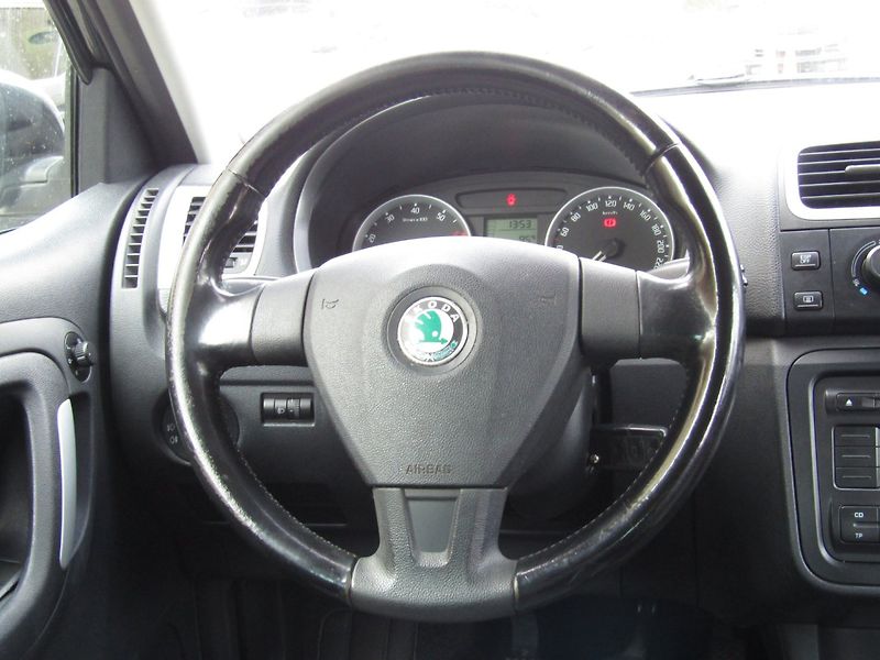 Škoda Fabia (2008) 1.4 16V  63kW  SPORT - fotka 16 z 38