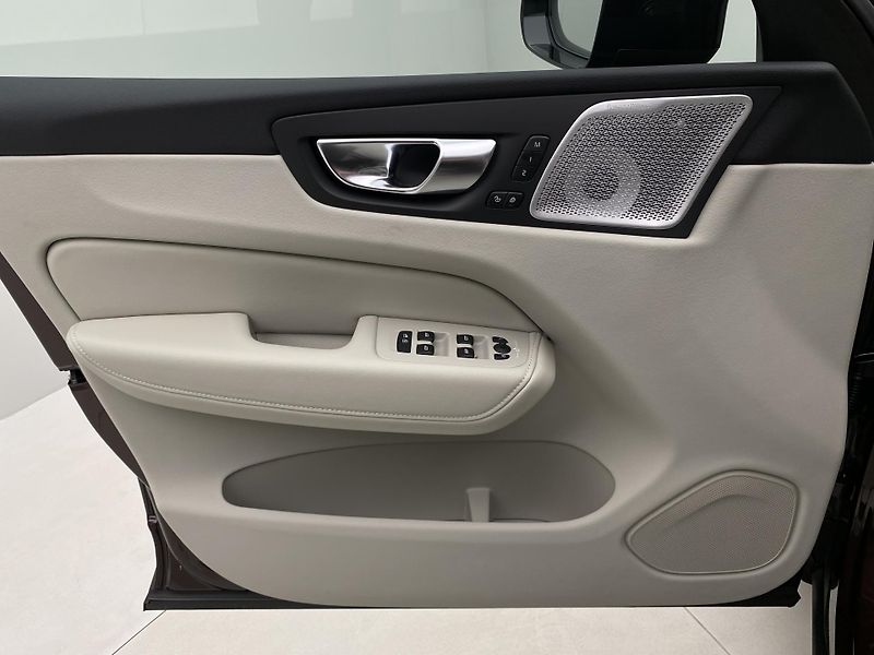 Volvo XC60 T8 AWD RECHARGE DARK ULTRA CZ - fotka 7 z 64