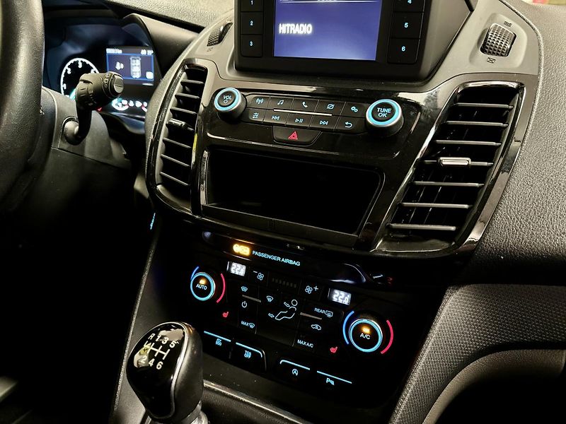 Ford Tourneo Connect (2020) Grand 1.5 TDCI TITANIUM PANORA - fotka 31 z 58