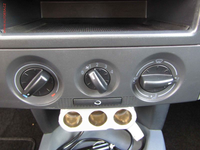 Škoda Fabia (2003) 1.2i, 2.maj,ČR, El.okna - fotka 14 z 16