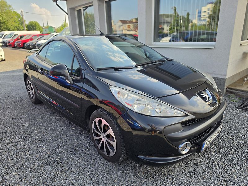 Peugeot 207 1.6 i Kabriolet  - fotka 2 z 18