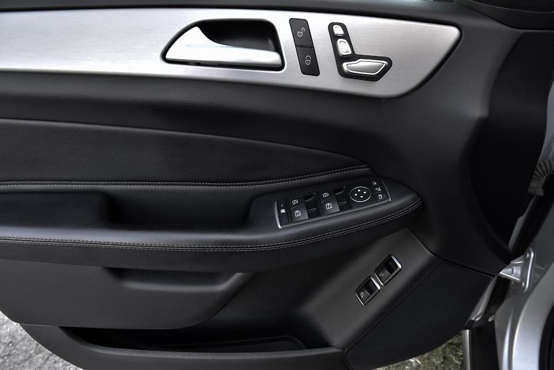 Mercedes-Benz GLE 350 d 4MATIC FACE,NAVI,LED,ČR - fotka 11 z 51