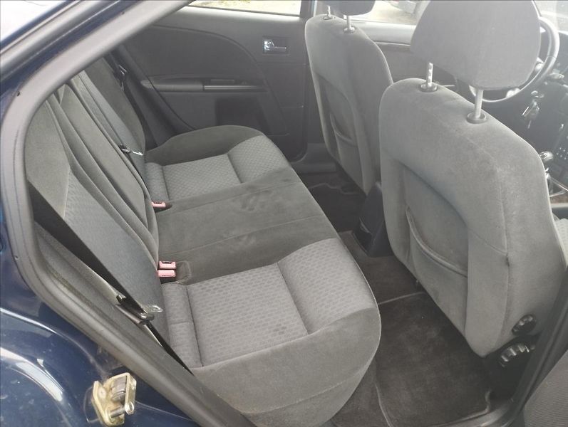 Ford Mondeo 1,8 Ghia - fotka 9 z 17