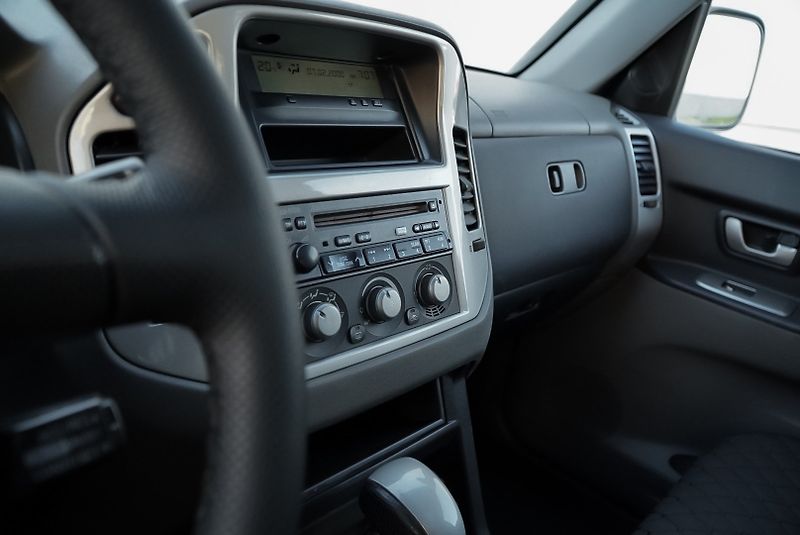 Mitsubishi Pajero 3.2 Di-D 4x4 AUTOMAT - fotka 17 z 32