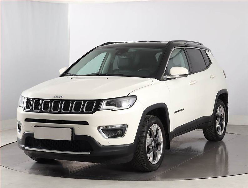 Jeep Compass (2019) 1.4 MultiAir, 4X4, Automat - fotka 2 z 25