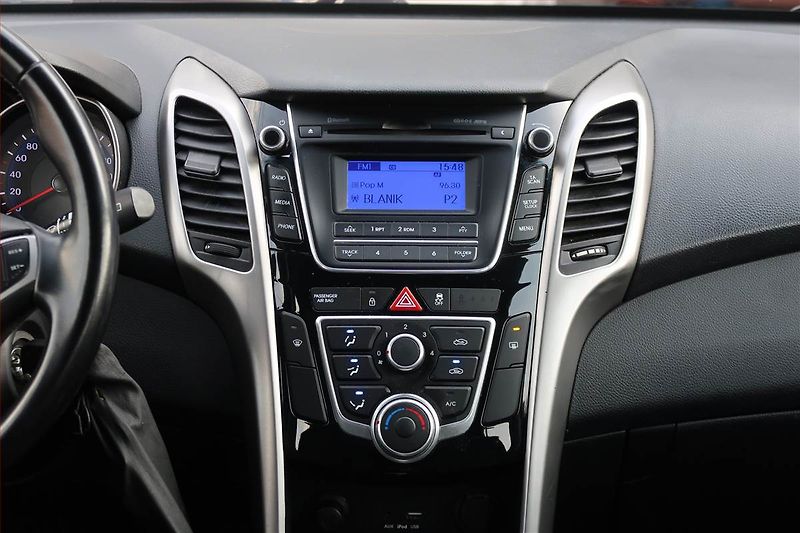 Hyundai i30 (2016) 1.6 MPI, Tempomat - fotka 12 z 17