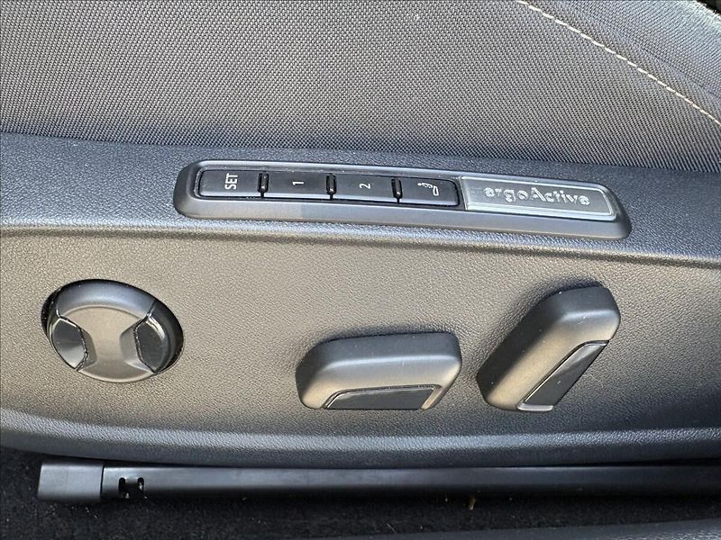 Volkswagen Golf 2,0 TDI 110 KW AUTOMAT STYLE - fotka 23 z 35