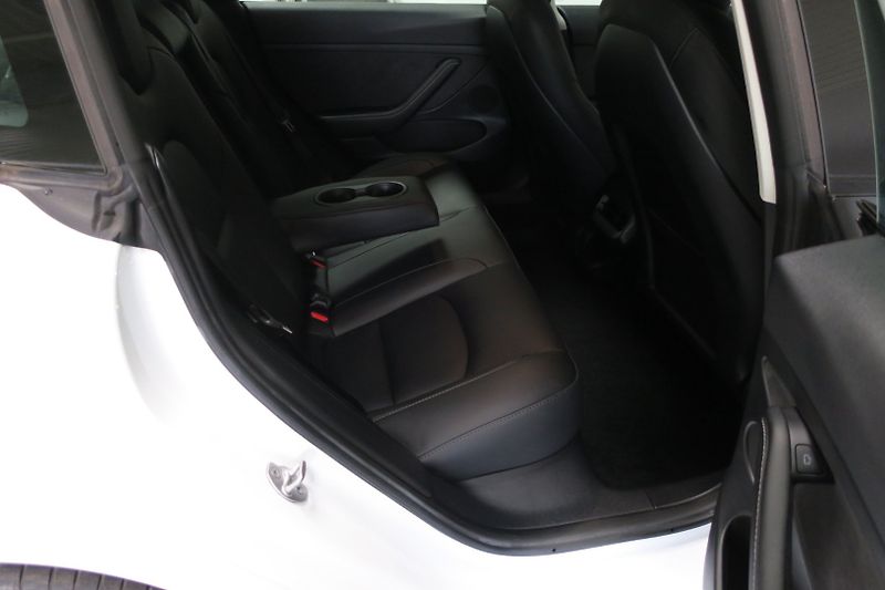 Tesla Model 3 (2023) Long Range Dual Motor SOH 97% - fotka 38 z 48