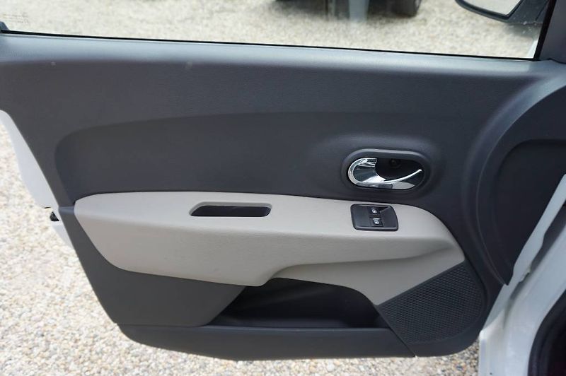 Dacia Lodgy (2016) 1,6 1,Majitel  nové v ČR - fotka 10 z 32