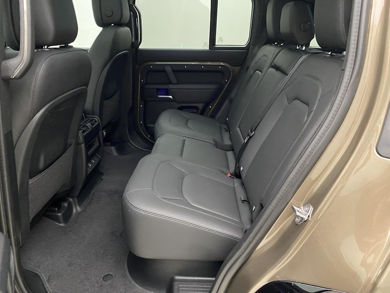 Land Rover Defender D300 X-DYNAMIC HSE AWD AUT CZ - fotka 5 z 53