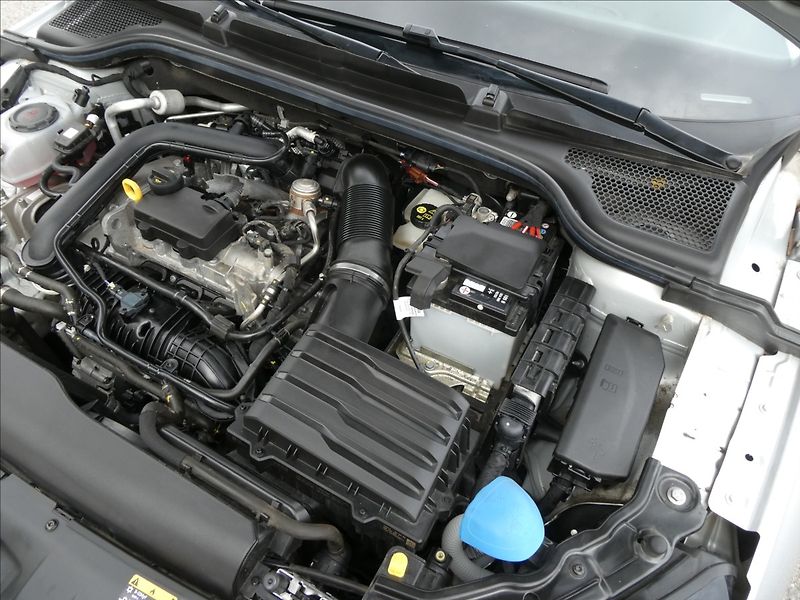 Škoda Scala 1,0 TSi 70kW ČR, DPH, klima - fotka 38 z 38