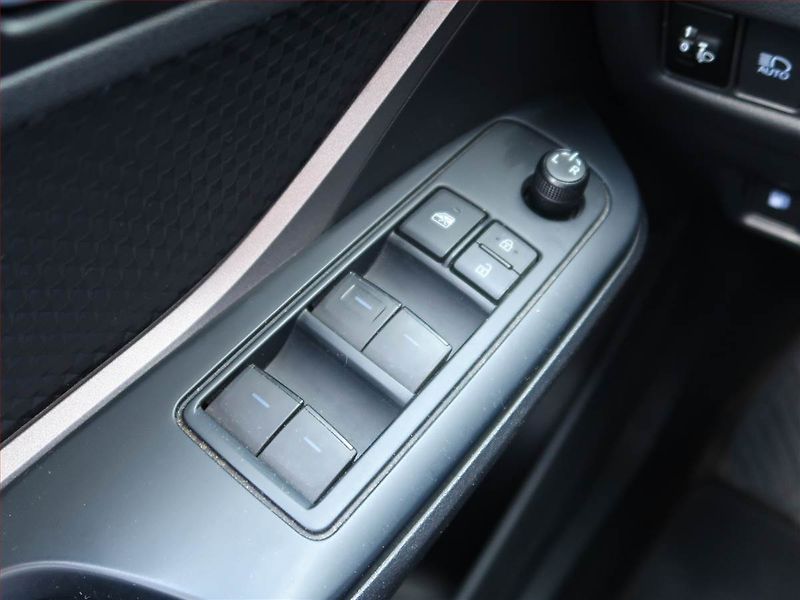 Toyota C-HR (2021) 1.8 Hybrid - fotka 17 z 18