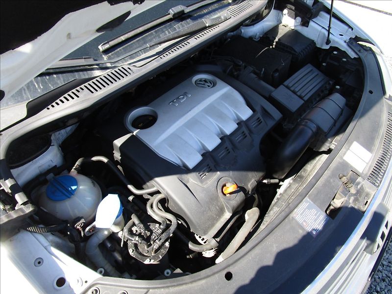 Volkswagen Touran 2.0TDi DSG Highline, 7 míst - fotka 48 z 49