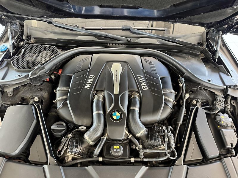 BMW Řada 7 750i xDrive*Laser*NočníVidění - fotka 47 z 47