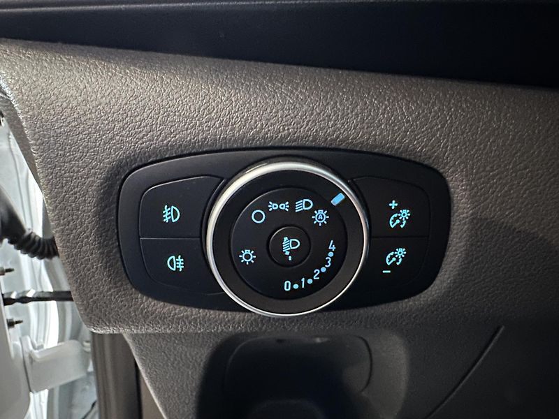 Ford Transit Custom Titanium L1 2.0 EB 130k VAN  - fotka 17 z 25