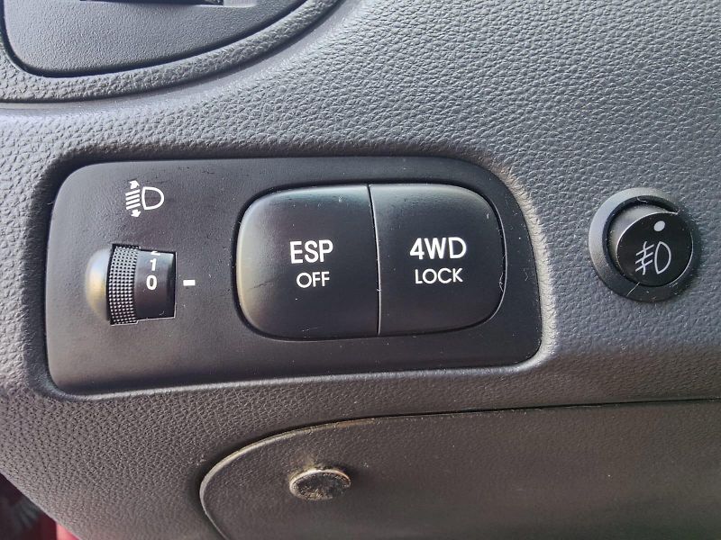 Kia Sportage 2,0 CRDi 4WD /servis/pneu - fotka 27 z 30