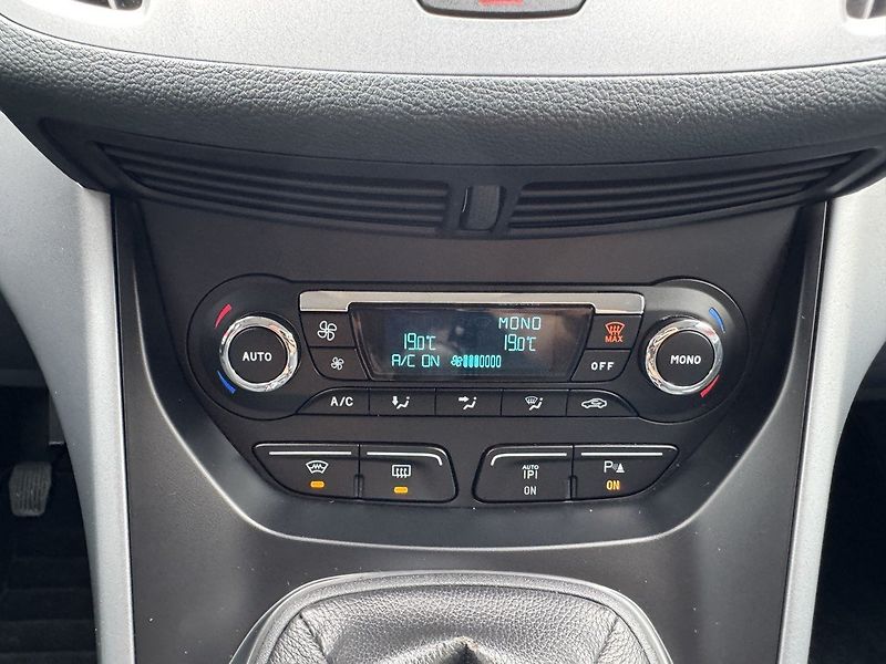 Ford C-MAX (2010) 1.6i Ti-VCT Digi Klima Výhřevy - fotka 10 z 44