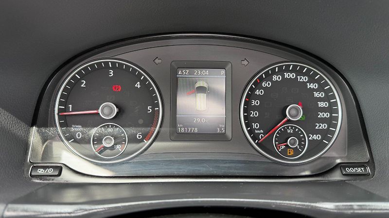 Volkswagen Touran (2014) 2.0TDi 130kW *Tažné*Navi*DSG* - fotka 13 z 24