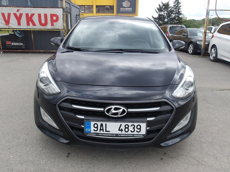 Hyundai i30 1,6CRDi  Automat!! 2 x kola! - fotka 4 z 34