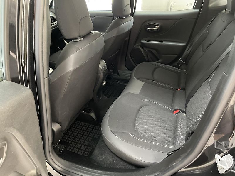 Jeep Renegade 1.0 T  6M ČR 1.MAJ. SERVISKA  - fotka 31 z 31
