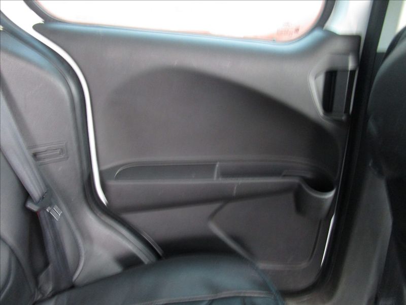 Ford Tourneo Courier 1.5TDCi Titanium, 2. maj. - fotka 25 z 40