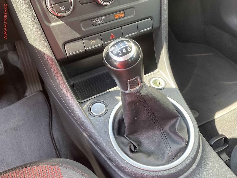 Volkswagen Beetle (2013) 1.4 TSI, AC - fotka 13 z 13
